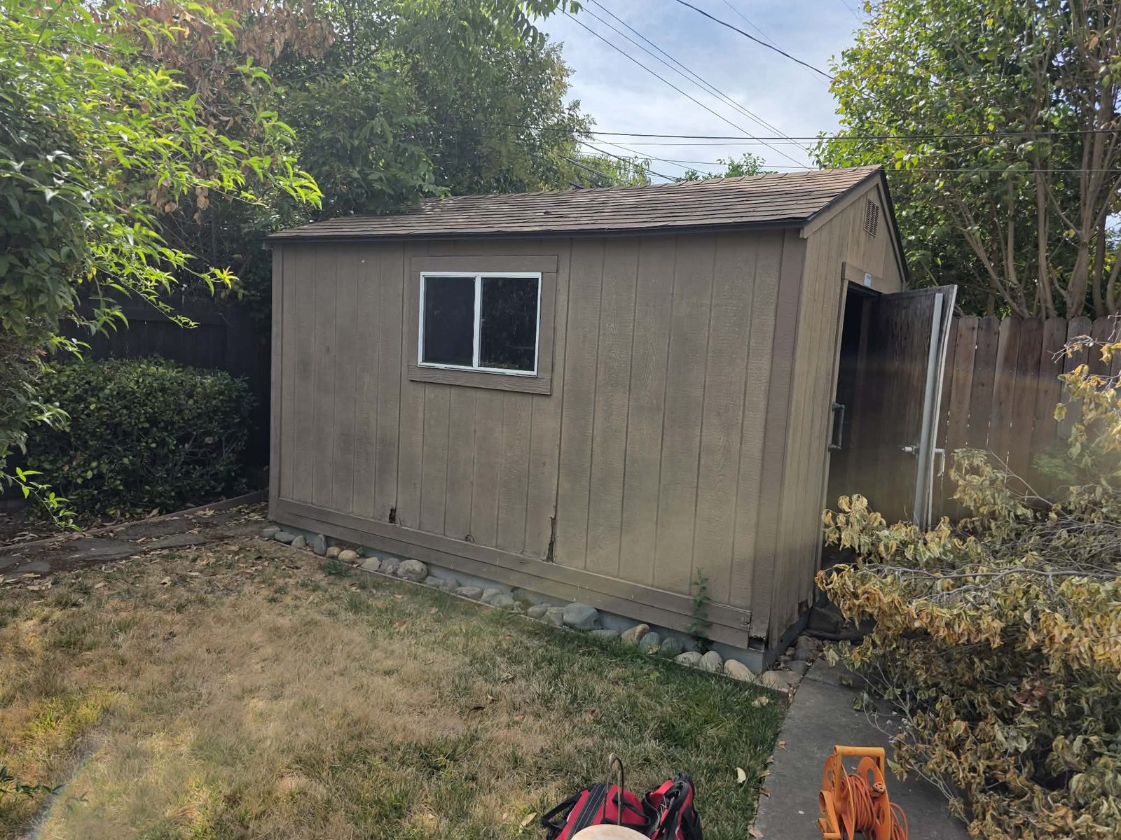 Clean Slate Hauling and Removal shed before removal