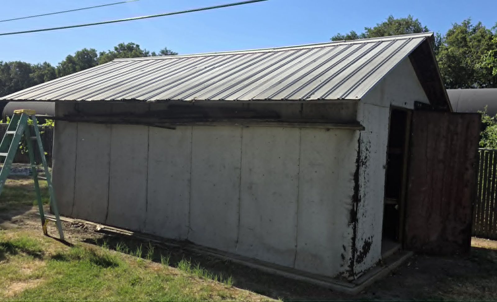 Clean Slate Hauling and Removal shed before demolition